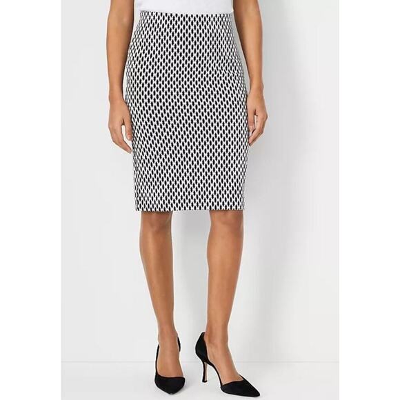 NWT Ann Taylor Black White Geometric Print Pencil Skirt Career Womens 8 (1566) - Picture 1 of 10